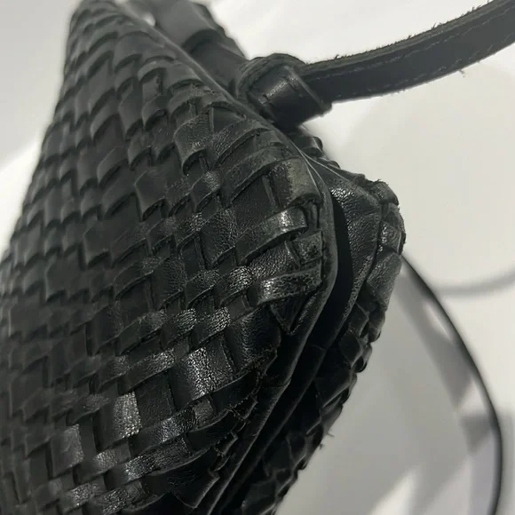 Madewell The Knotted Crossbody Bag in Black Woven Leather - Picture 10 of 10